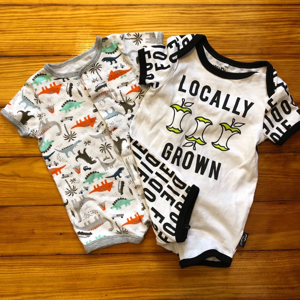 2 baby rompers